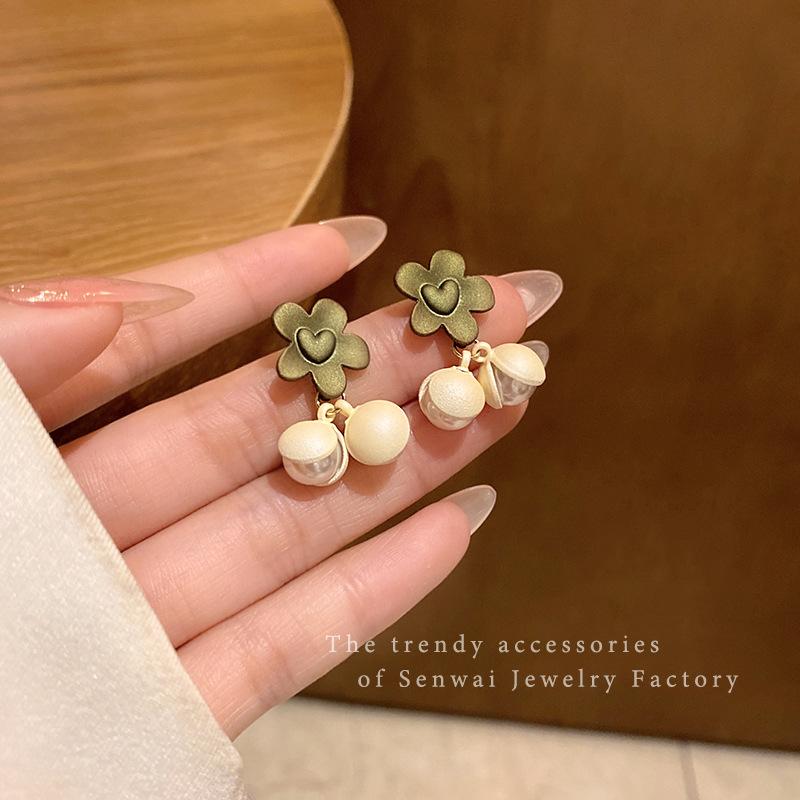 Silver needle small fresh green flower earrings femininity pearl stud earrings Mori ears