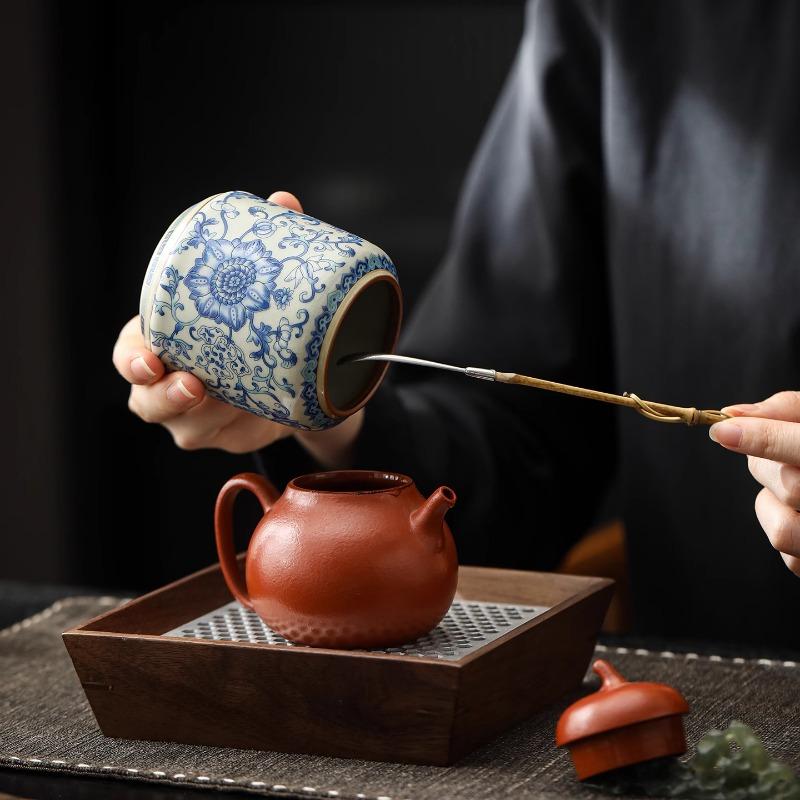 Creative Blue and White Porcelain Sealed Tea Canister Bamboo Lid Vintage Ceramic Coffee Bean Candy Storage Jar Food Container