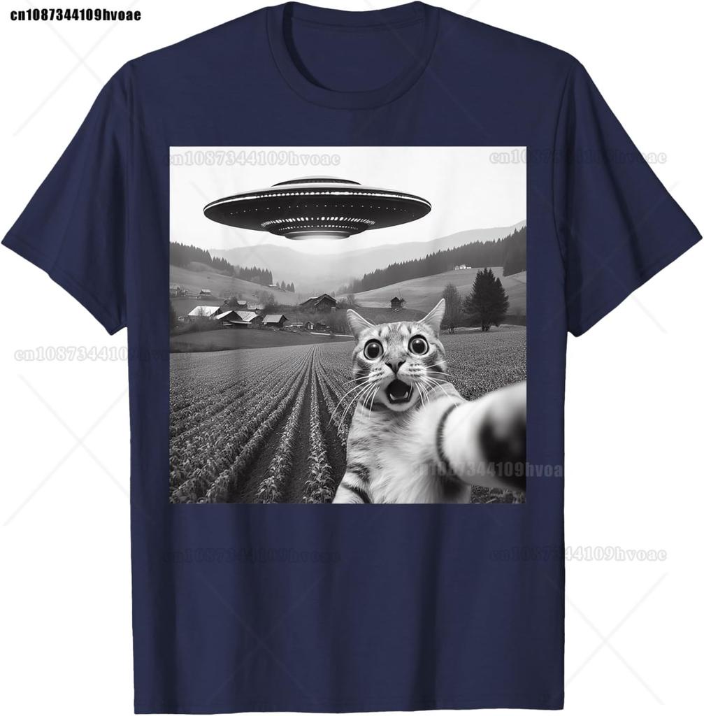 Cat Selfie With Alien UFO Funny Cat Gifts For Unisex T-Shirt