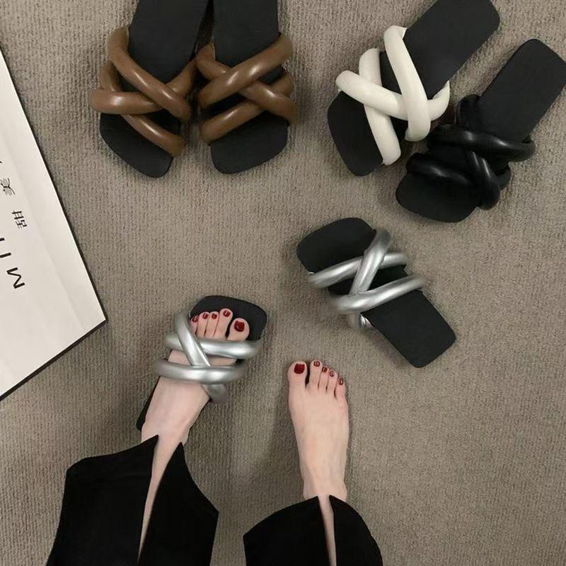 Women's Summer New Fashionable Square Toe Retro Flat Shoes with Cross Straps and Soft Soles for Casual Beach Slippers