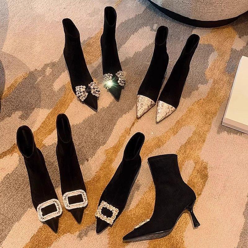 

Женские ботильоны на шпильке с пряжкой из стразов - Весна/Осень 2025 Default option