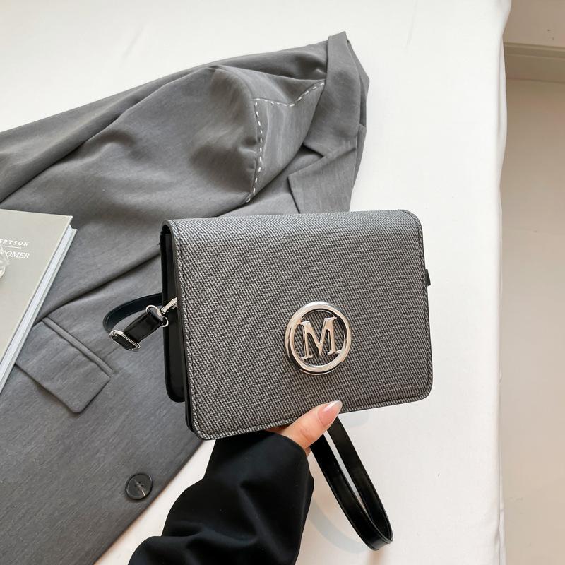 

Crossbody bag 2025 retro personality women s foreign style European and American fashion niche design women s bag new shoulder small square bag