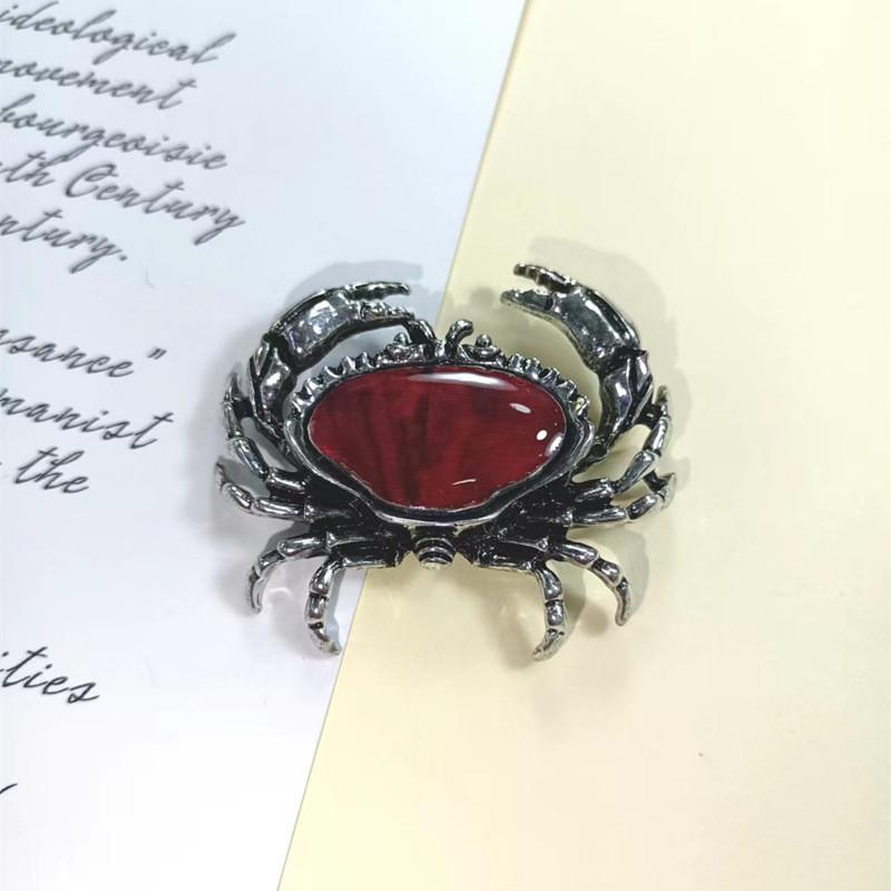 Shell Crab Brooch Pin With Electroplated Finish For Fashionable Office Wear