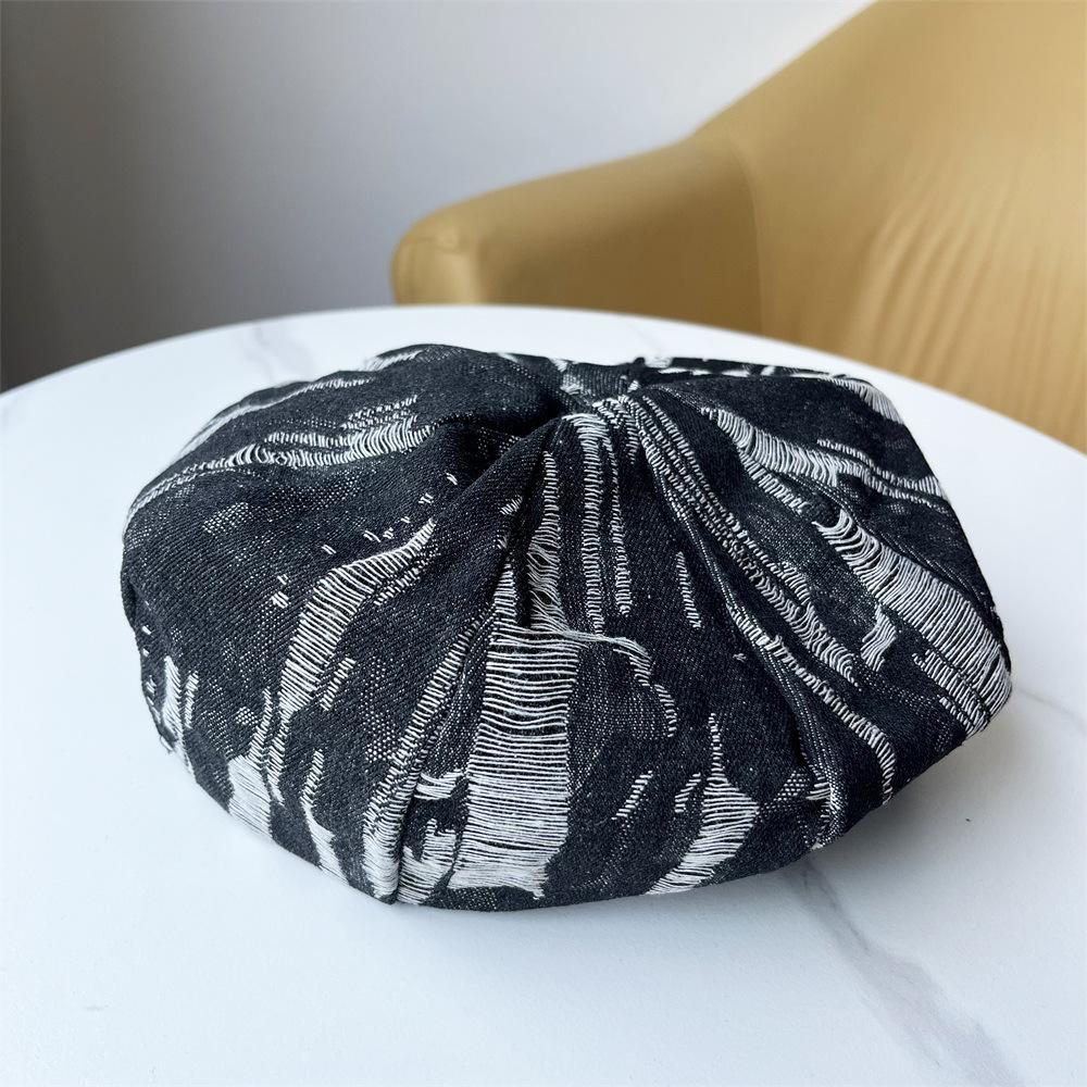 Versatile spring and autumn retro washed denim beret women's fashion trend street painter hat shows small face