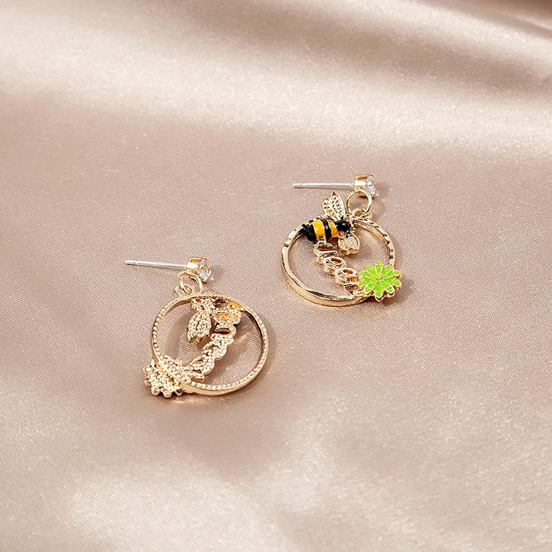 Trendy Bee and Flower Earrings for Girls, Cute and Creative Insect Design, Long Drop Dangling Jewellery