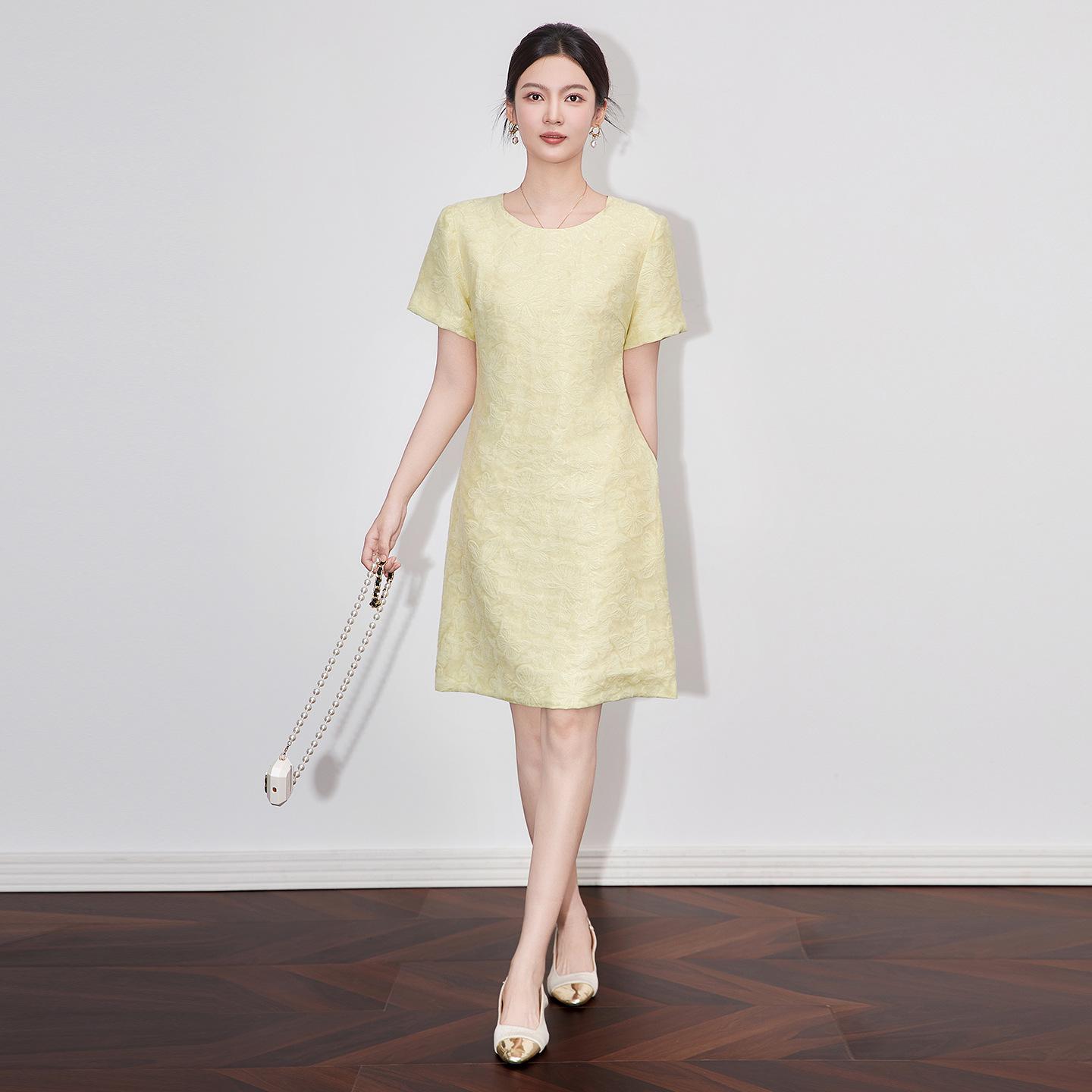 

Темпераментная светская львица Тяжелая промышленность Жаккард с бабочками Омолаживающее летнее платье для женщин Double Extra Large светло-желтого