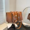 Large capacity bag women's autumn and winter retro 2025 new niche design shoulder handbag oilskin bag