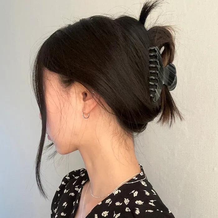 Black light hair clip