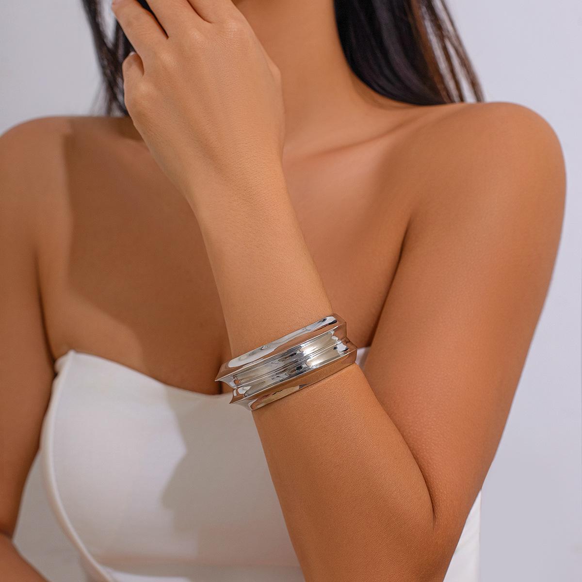 

Модне намисто нерегулярної форми, легкий розкішний стиль, геометричне намисто спеціальної форми з бісеру на ключицю