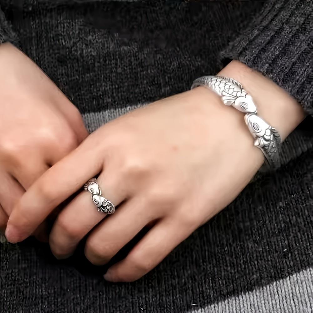S sterling silver double fish bracelet is a classic style gift for Thanksgiving, a thoughtful present for parents