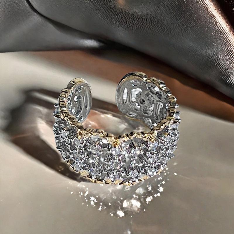 Luxuriöser Schlangenring mit vollem Diamantbesatz: Glänzende, Hochwertige Offene Kupfer Münze für Damen