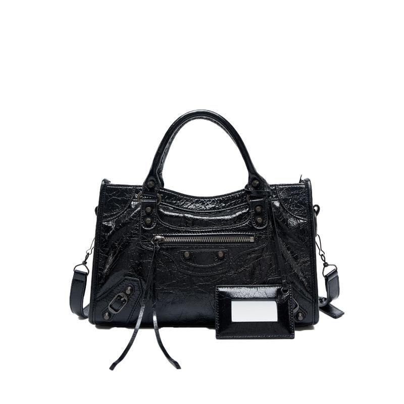 Spice girl rivet locomotive bag retro messenger leather large capacity tote bag niche leather handbag women