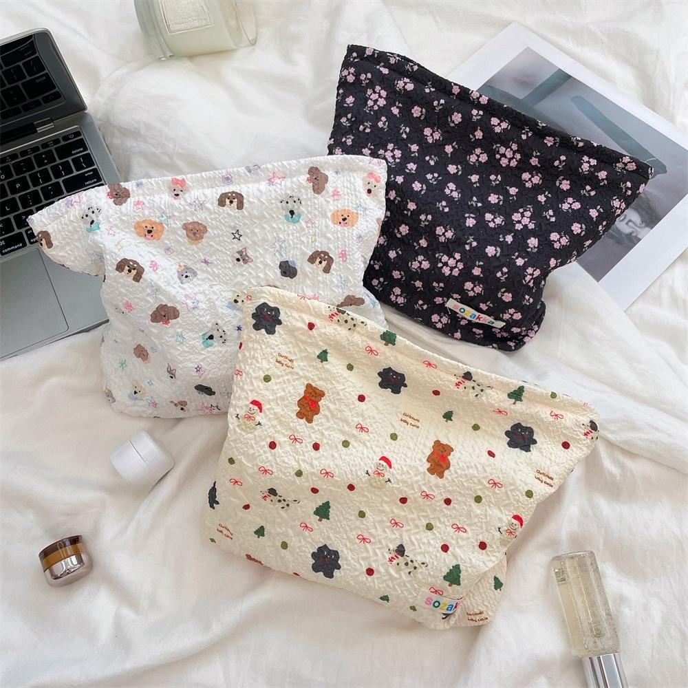 Large Capacity Cute Cartoon Flowers Makeup Bag for Women Travel Cosmetic Organizer Storage Pouch