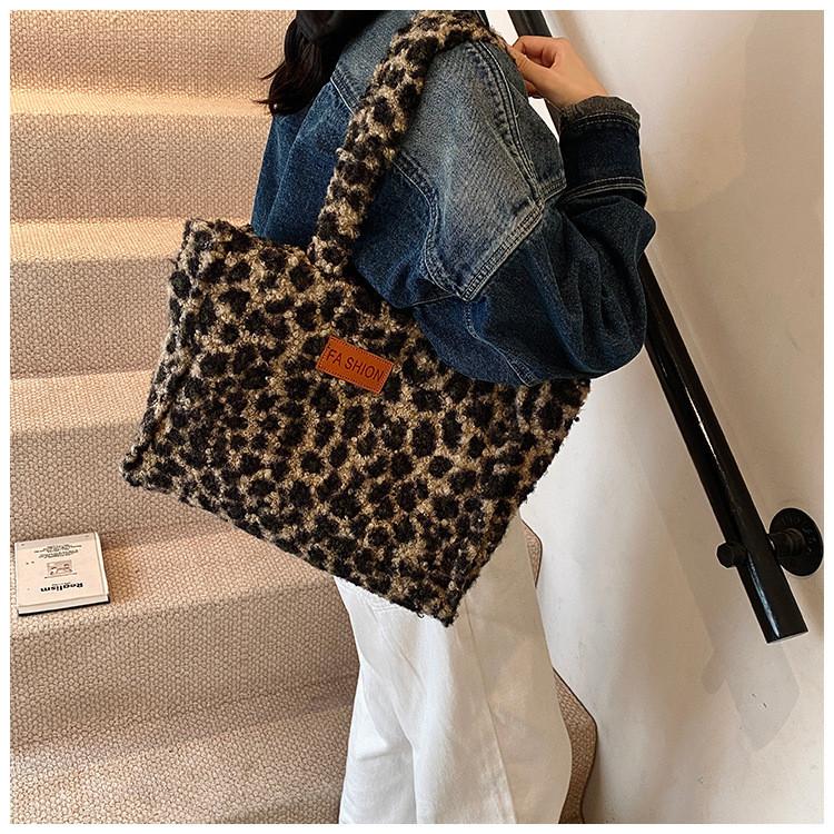 Leopard Print Tote Bag With Plush Material For Casual Streetwear Fashion