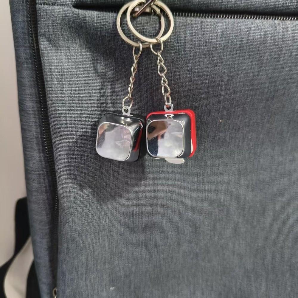 Electric Shock Electric Keyboard Keychain Novelty Item Street Trick Fidget Keychain Shocking Handshake Trick Clicker Toy