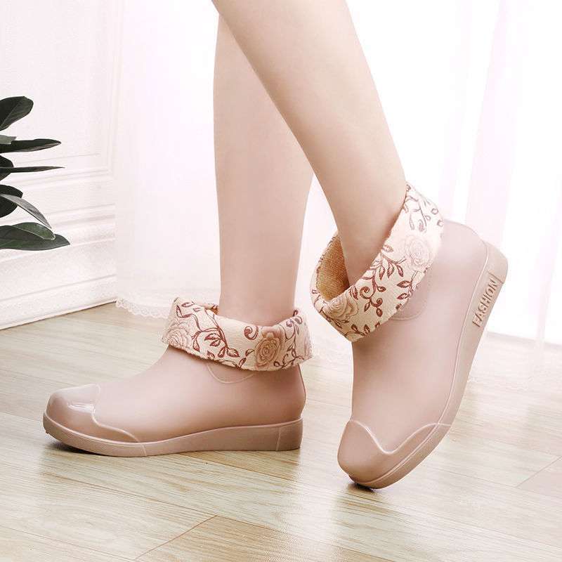 Rain shoes women's fashion wear non-slip water shoes adult students waterproof overshoes short women's rubber shoes medium rain boots