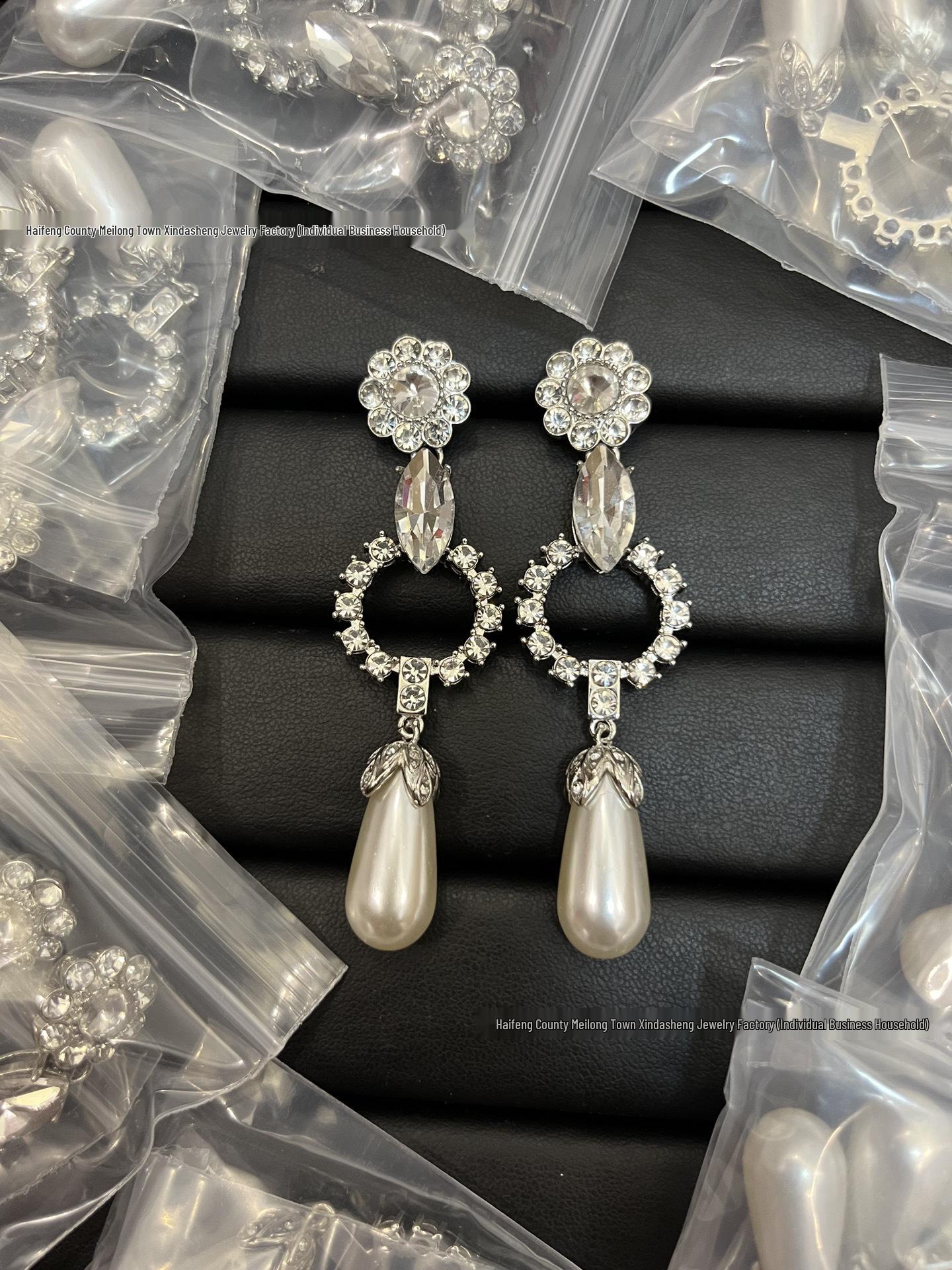 

Серьги-пусеты Miu Miu Сердце Эмаль - Женская Мода Универсальные Высокая Версия Ювелирные Изделия с Буквами Miu