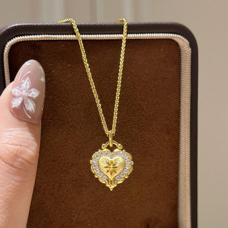 Creative and Dreamy Palace Style Brushed Inlay Diamonds Heart-shaped Pendant Necklace Light Luxury Collar Chain Wedding