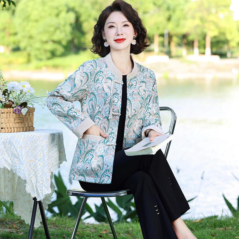 

Elegant Autumn Jacket for Middle-Aged Women - Stylish and Noble Design for 40-Year-Old Moms 3XL (120-135 lbs)