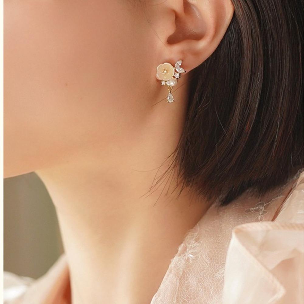 Flower Vintage Little Stud Earrings Light Luxury Contracted Sweet Earrings Flower Stud Earrings