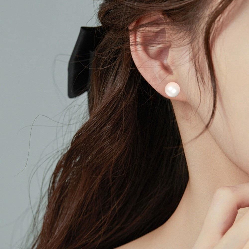 Les boucles d'oreilles à tige en perles d'argent sont petites et capricieuses, simples et polyvalentes, des boucles d'oreilles en perles antiallergiques et des boucles d'oreilles haut de gamme.