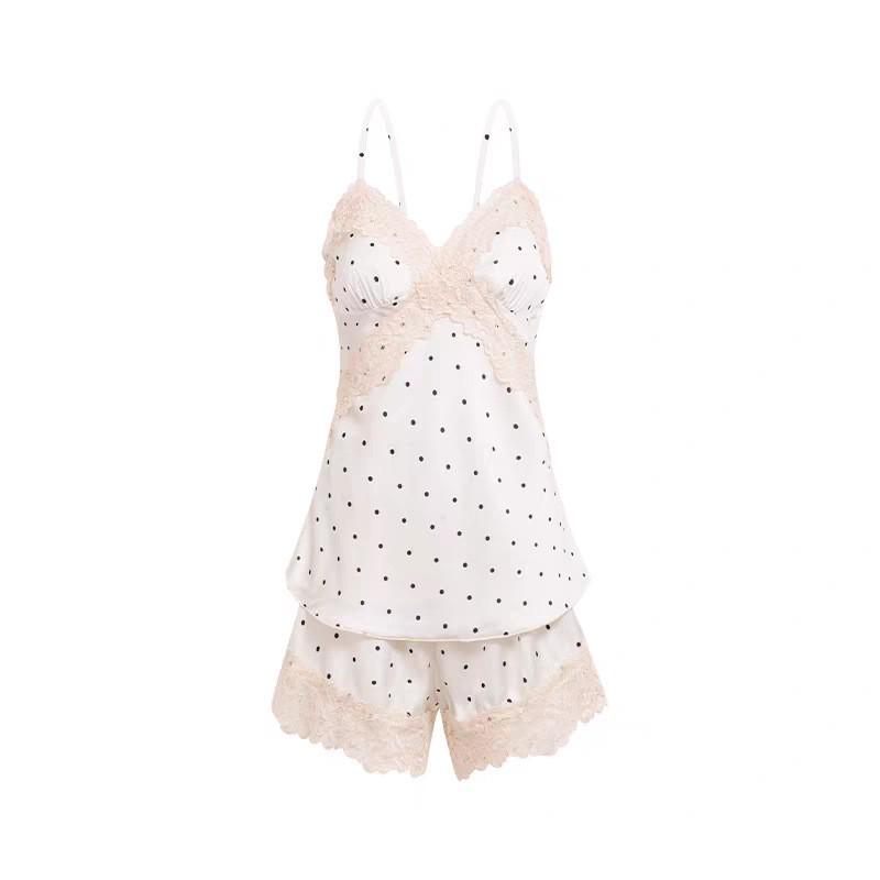 Szykowna koszula nocna w kropki z koronkowym wykończeniem, na ramiączkach spaghetti i z wkładką na biuście.