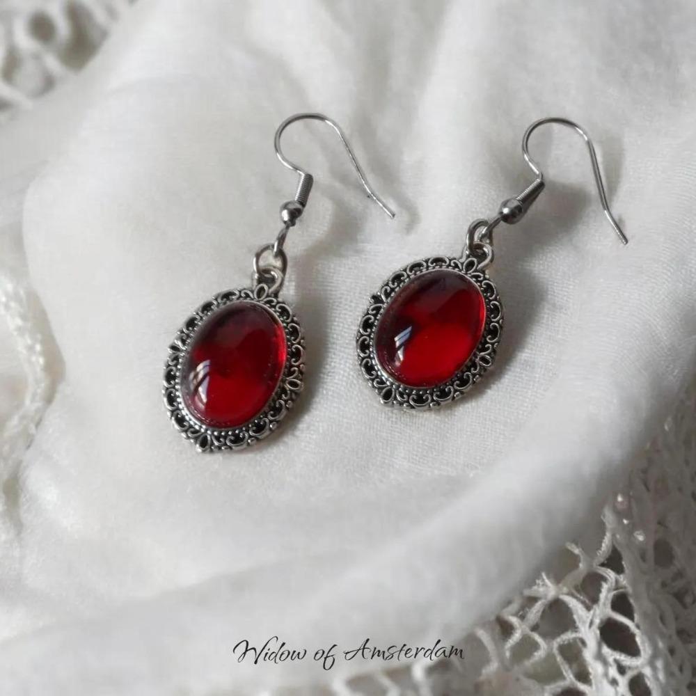 Temperament Gothic Geometric Oval Lacework Deep Red Glass Crystal Dangle Earrings for Women Halloween Charm Retro Jewelry Gifts