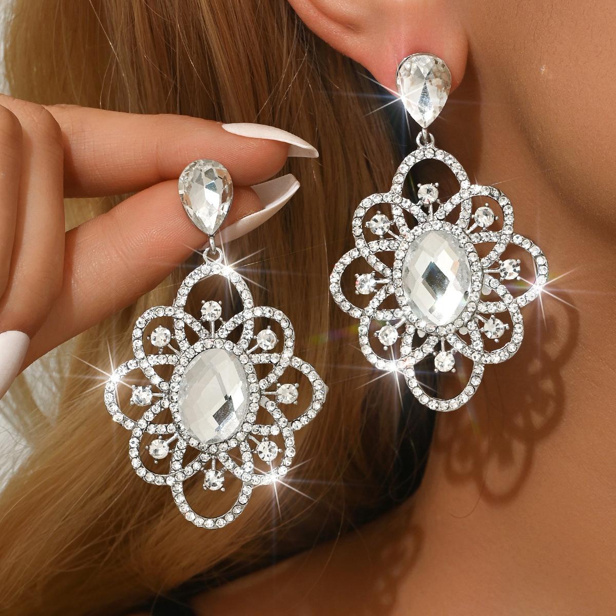 

Простий Декоративний Набір Намисто Сережки Корейський Циркон Ланцюжок на Ключицю Весільні Банкетні Аксесуари