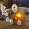 Duch táboráku Scéna setkání Pryskyřice 2 Duchové s Kočkou/Psem Dělající S'mores Figurka Blikající LED Táborák Halloweenské Noční Světlo