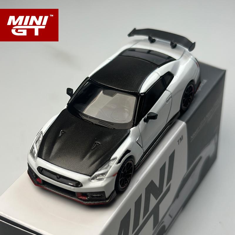 MINI GT 1:64 Nissan GTR 2024 Brilliant White Pearl Alloy Car Model 1045