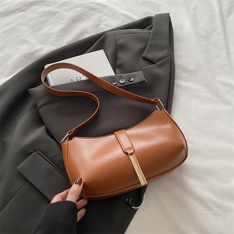 

ins French niche texture bag women s 2025 spring new solid color PU underarm bag commuter literary messenger bag