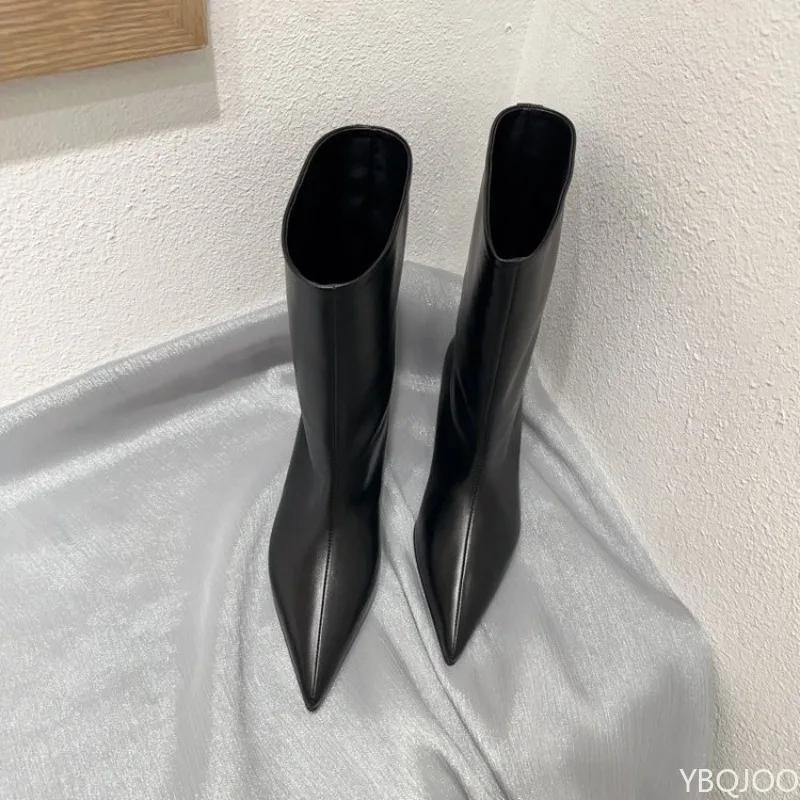 Höst och Vinter Mode Nya Spetsiga Kattklack Korta Stövlar för Kvinnor Låg Klack Smal Klack Retro Bred Mun Kvinnors Mellanhöga Stövlar