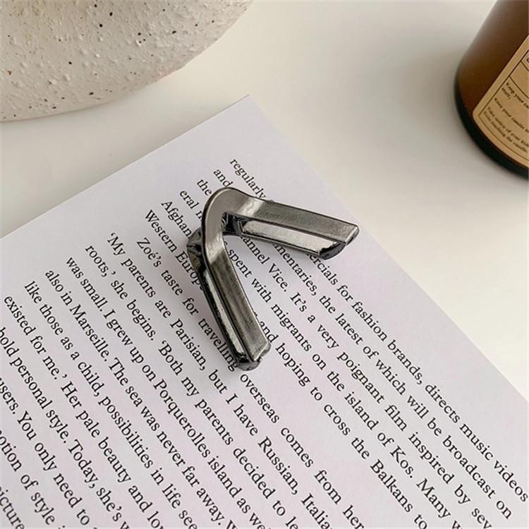 V-shaped Hair Claws Fashionable Gold Color Metal Hair Clips Small Practical Ponytail Ornament Korean Popular Headwear