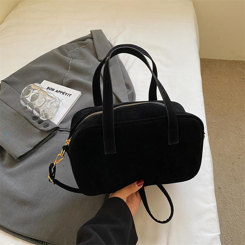 

Korean version of fashionable portable large-capacity tote bag women s 2025 autumn retro fashion shoulder bag niche trendy bag women