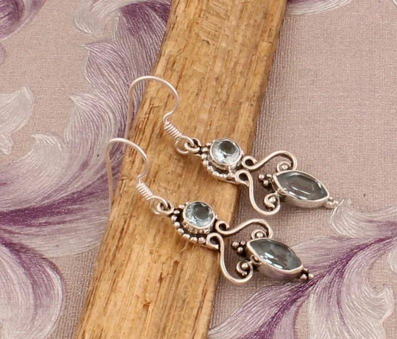 Blauer Topas Edelstein, massiver 925er Sterlingsilber, handgefertigter Ohrring, Damen-Party-Ohrring, Geschenk für Sie