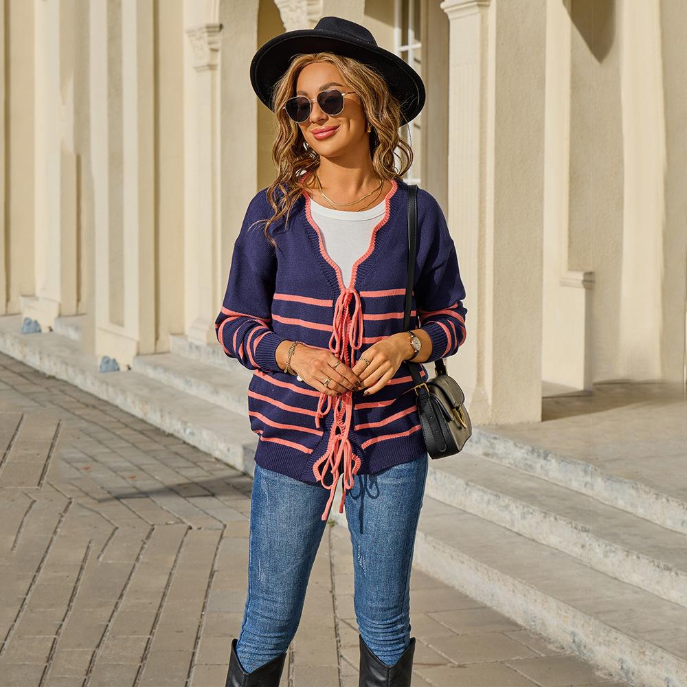 

Новый осенне-зимний кардиган на шнуровке с полосатыми цветовыми блоками свободного кроя и стройнящий. Хорошо сочетается с вязаным свитером для женщин XL темно-синий