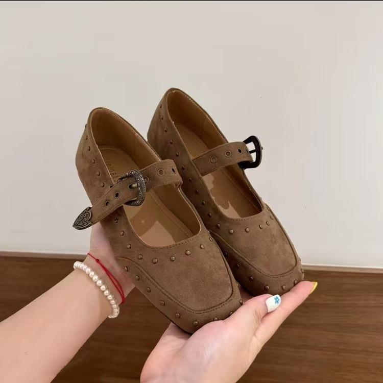 Retro Fashionable Rivet Square Head 2025 Autumn New One-word Buckle Shallow Mouth Huge Good-looking Single Shoes Niche Flat Bottom Mary