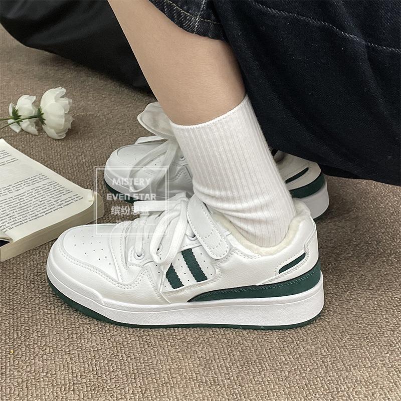 New products are on sale in autumn and winter, new velvet little white shoes, women's Velcro versatile cotton shoes 690
