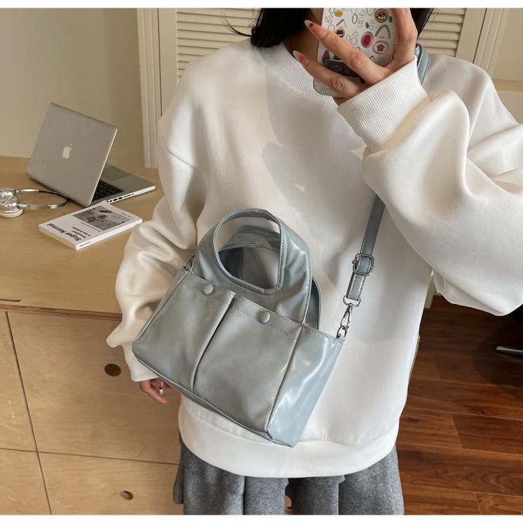 Commuter Large-capacity Bag Women's New Spring and Summer Retro Versatile Shoulder Bag College Student Tote Bag