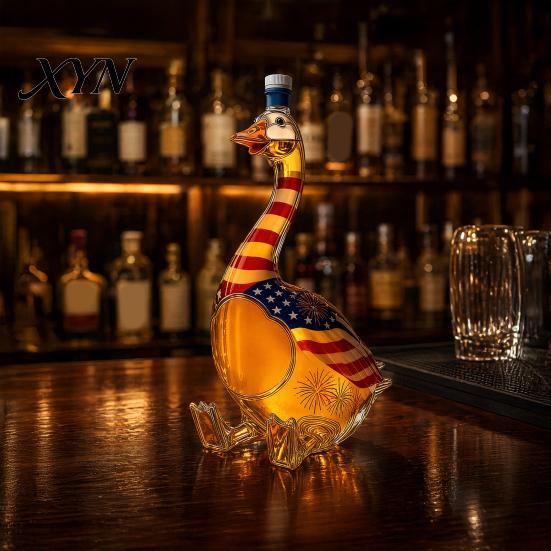 Bar Cabinet Display Piece Goose Shaped Whiskey Decanter, 3D Animal Glass Bottle with Stopper, Transparent Amber Novelty Wine Dispenser for Home