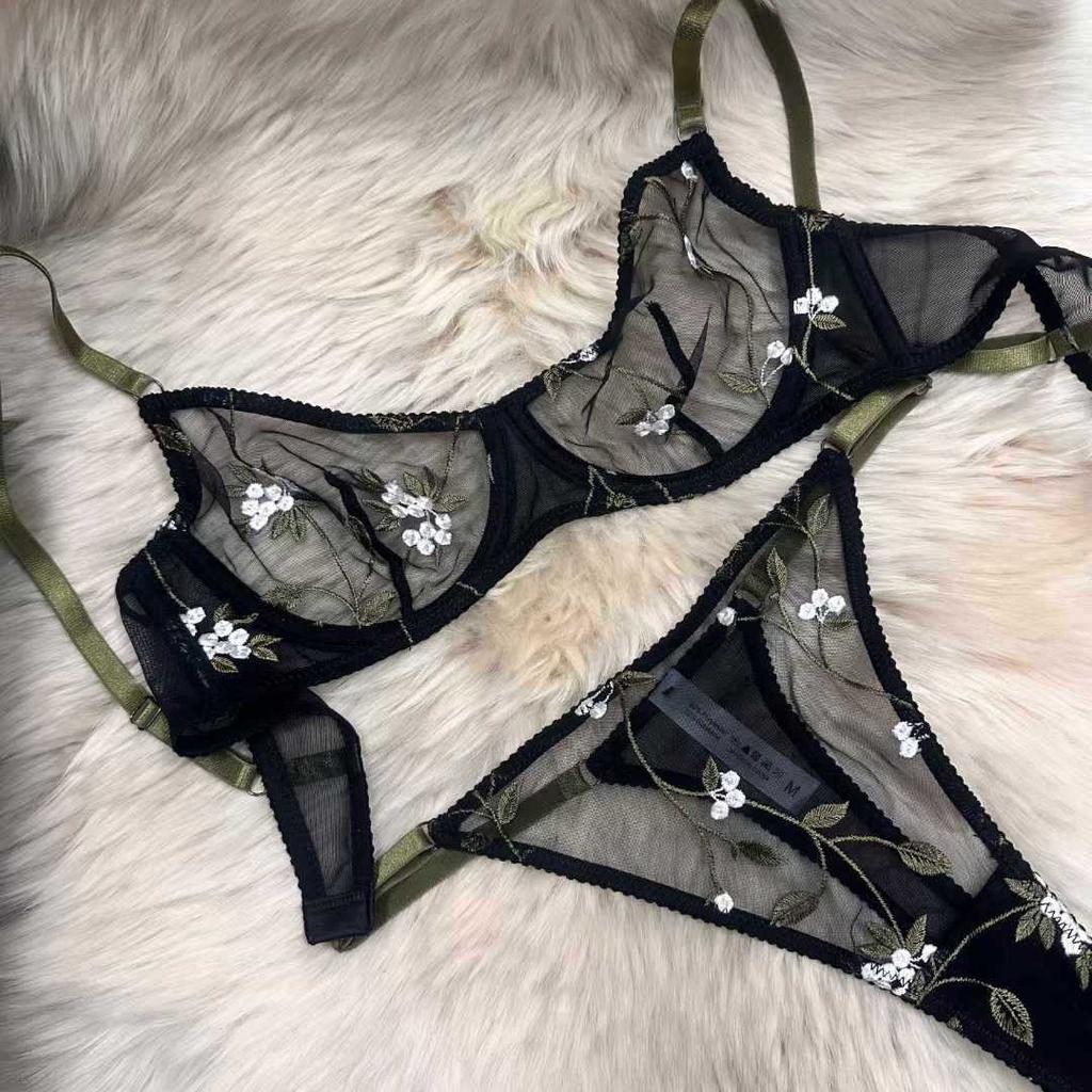 Sexy underwear ultra-thin transparent mesh embroidery steel ring anti-sagging large chest small gathering bra set