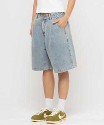 CHAMBROS Wide Non-Faded Single-Pleat Bermuda Denim Half Pants [Light Blue]
