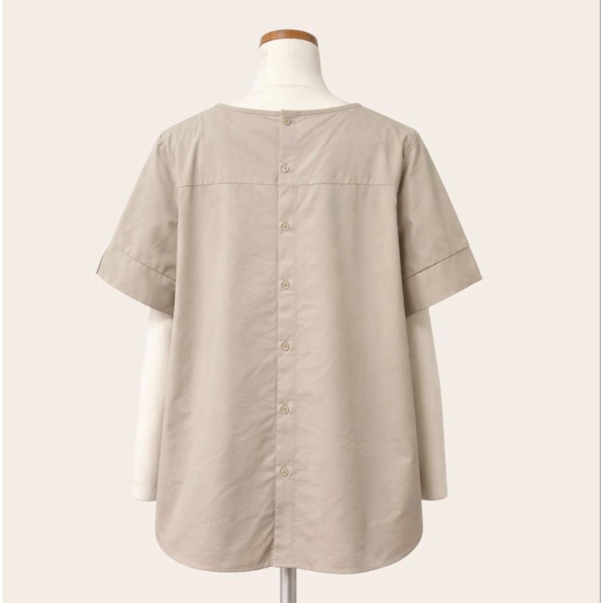 Good Condition PLST Back Button Stretch Blouse Beige M Washable Short Sleeve Cut and Sewn