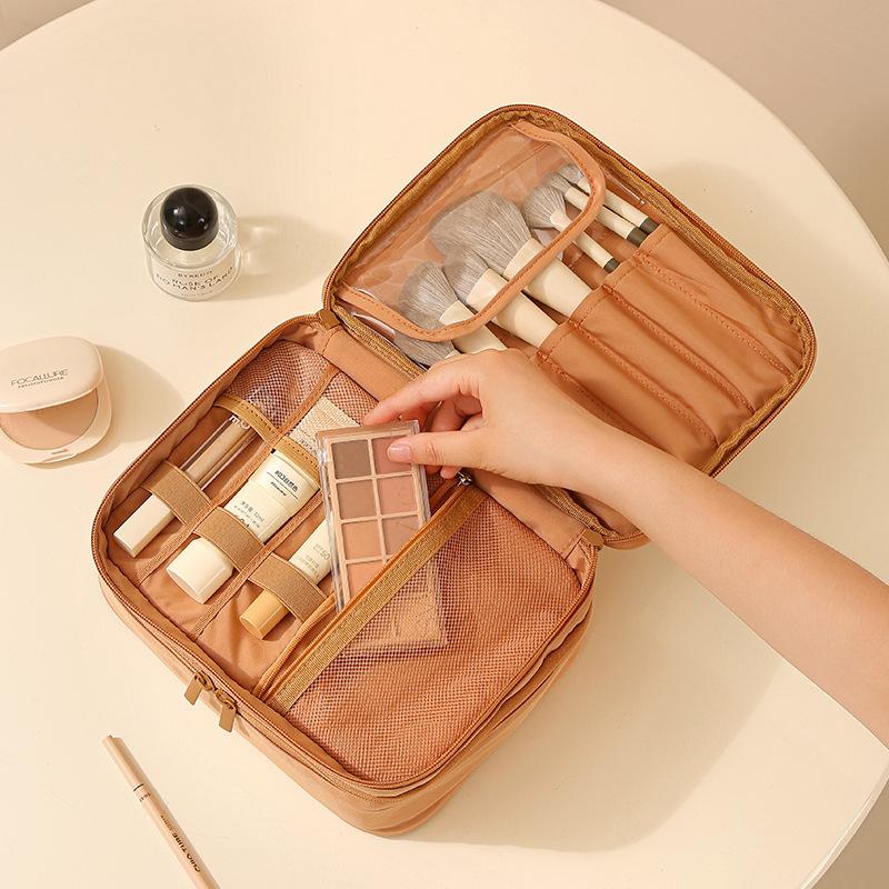 Wash and beauty tool storage bag with baffle portable cosmetic bag