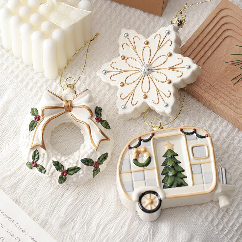 White Christmas Tree Decorations Wreath Snowflake Hanging Pendants Festival Winter Wonderland Ornaments Party Scene Props