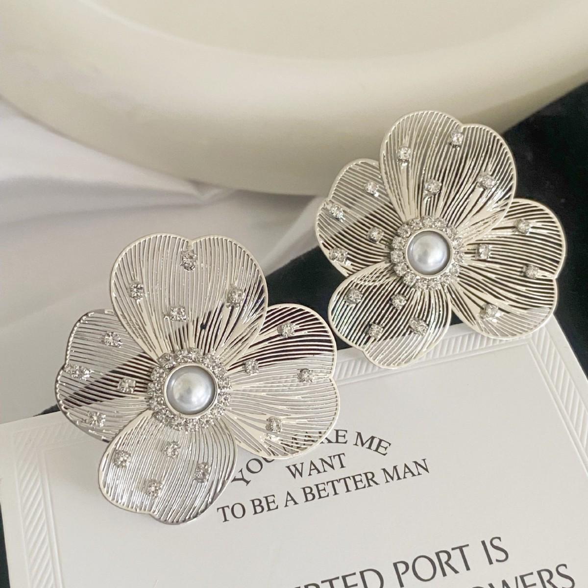 Vintage Pearl & Rhinestone Floral Metal Earrings - Chic, Versatile, Cool Design