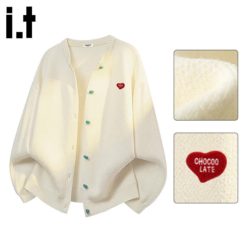 

Мужской кардиган с V-образным вырезом и узором в виде сердец от CHOCOOLATEit M