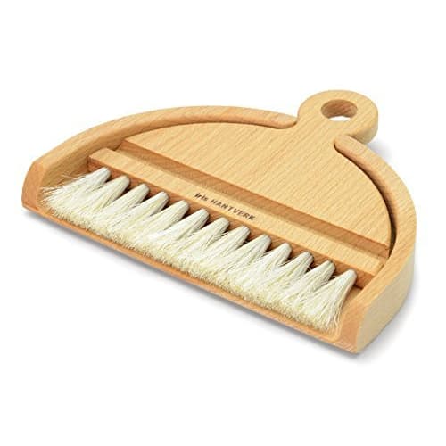 Iris Hantverk: A compact and practical table brush set for quickly cleaning up crumbs and other debris. Scandinavian goods, Japan.