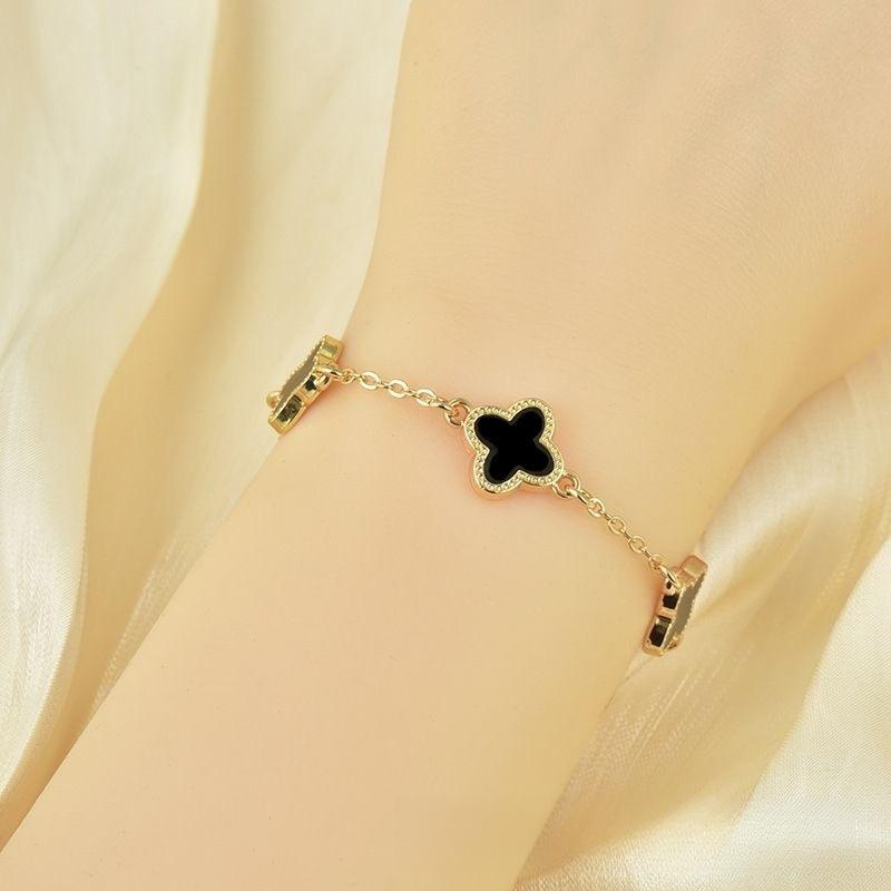 1PC women's lucky four-leaf clover multi-layer chain bracelet, elegant and simple white and black chain, the four-leaf clover symbolizes good fortune.