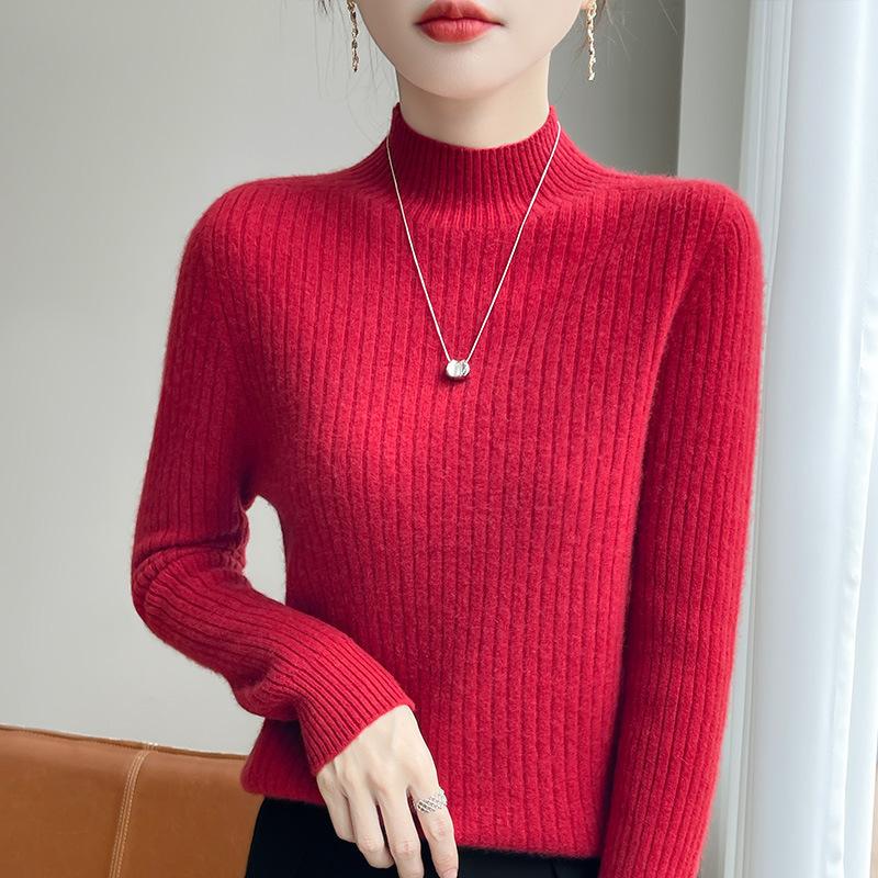 For The Autumn and Winter Collection Pair It with A Women's Sweater A Semi-high-neck Pull-out Long-sleeved Knitted Sweater As A Base Layer